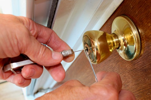 locksmith opening lock